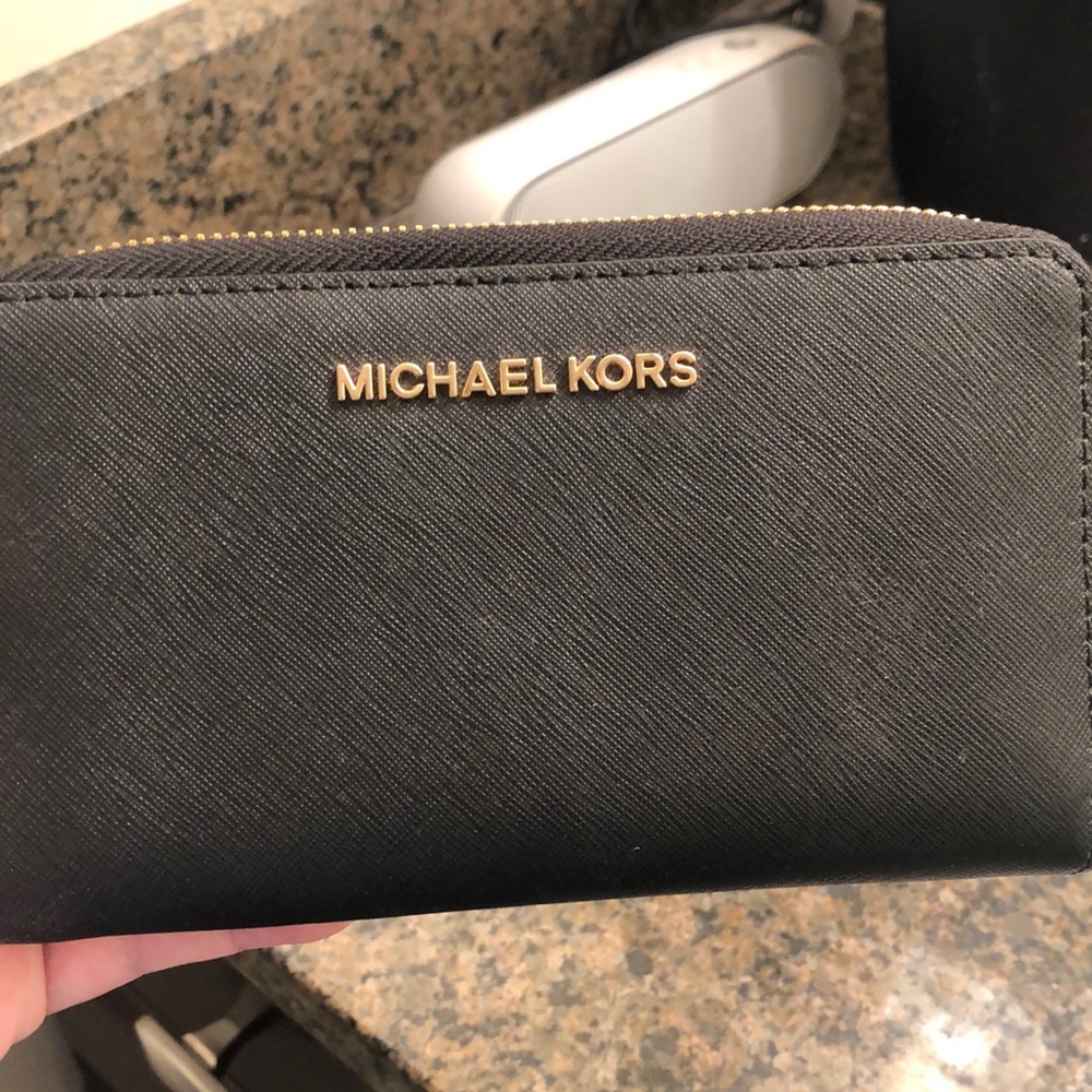 Michael kors wallet